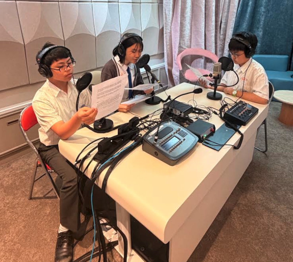 Students Featured as Guest Hosts on RTHK Radio 4’s “R4 Music Academy”